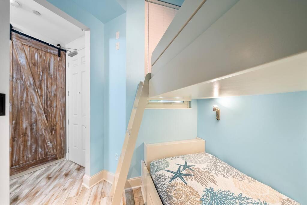 Aqua 110 New Remodel Ground Level, The Requested Unit In Building Apartment Panama City Beach
